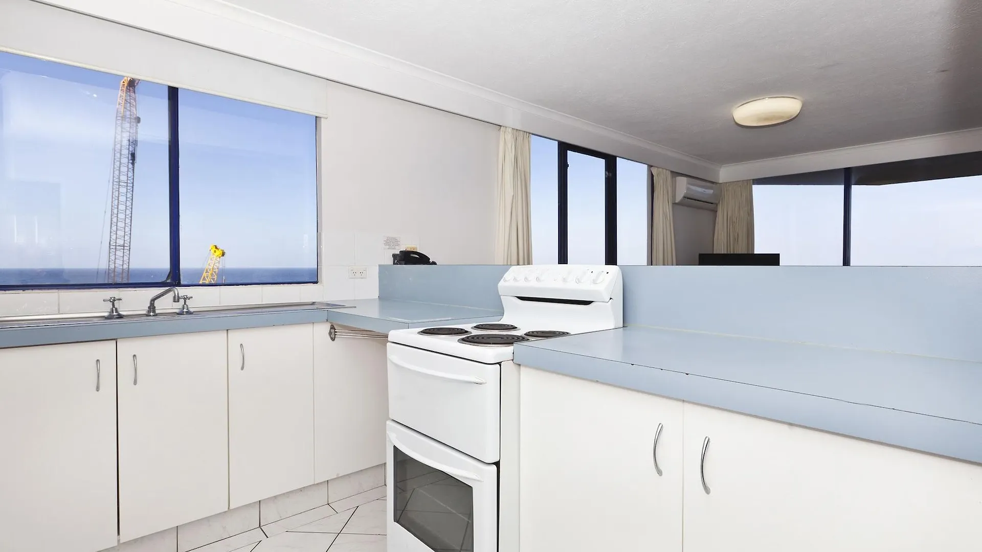 ***  Aparthotel Surf Regency Gold Coast Australia